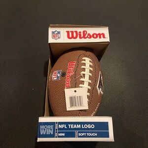 NWT Wilson NFL Atlanta Falcons Mini Football